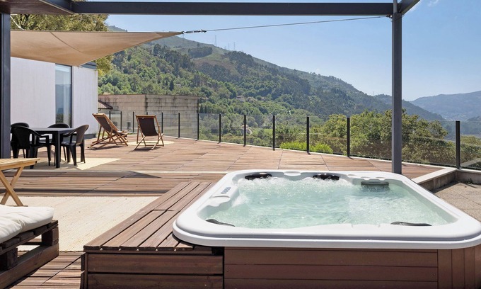 Vieira do Minho Casa | Casa de vacaciones 'Villacella - Gerês' con vistas a la montaña, Wi-Fi y aire acondicionado