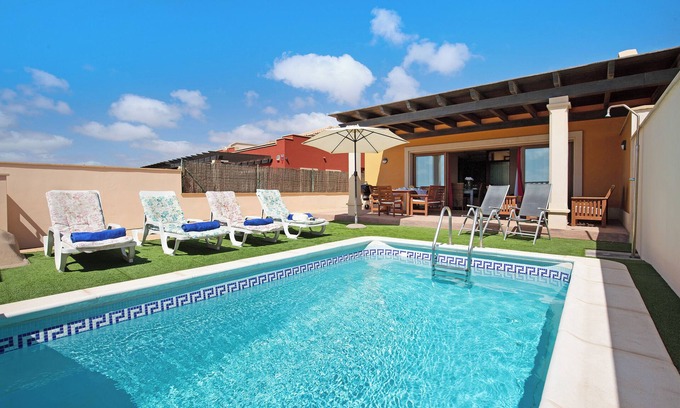 Caleta de Fuste Casa | Casa de vacaciones 'Villa Carmen' con vistas al mar, piscina privada y Wi-Fi