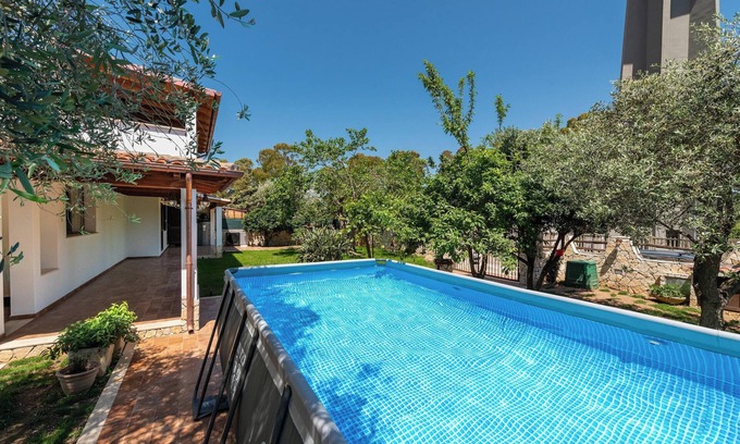 Torre degli Ulivi Casa | Casa de vacaciones 'Villa Eleonora Residence App To 4' con piscina compartida, Wi-Fi