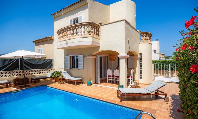 Cala Mandia Casa | Casa de vacaciones "Villa Sion" con vistas a la montaña, piscina, Wi-Fi y terraza; admite mascotas