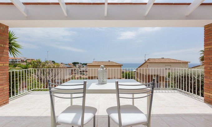 Canet de Mar Casa | Casa de vacaciones 'Villa Grau' con vistas al mar, Wi-Fi y aire acondicionado