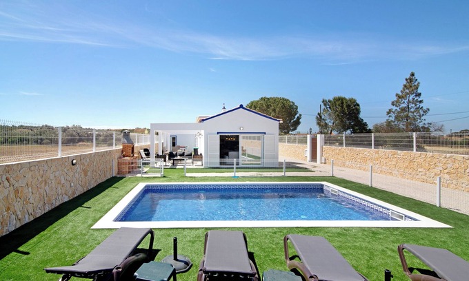 Silves Casa | Casa de vacaciones 'Villa Flora' con vistas a la montaña, Wi-Fi y aire acondicionado