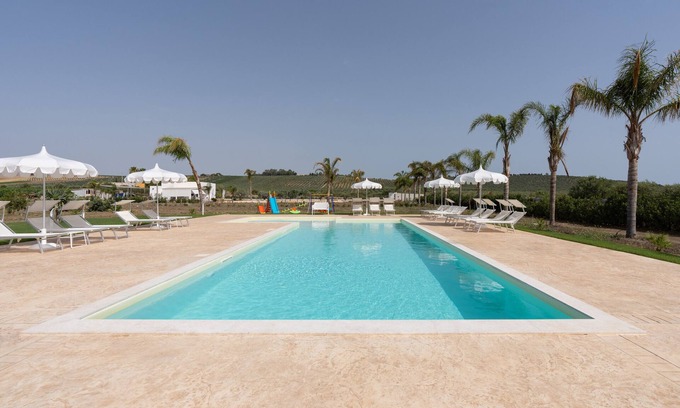 Menfi Casa | Casa de vacaciones 'Villa Gioberta, Bertolino' con piscina compartida, Wi-Fi y aire acondicionado