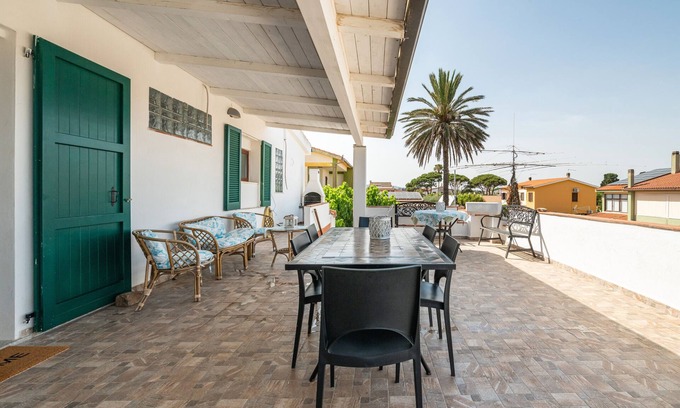 Maddalenedda Casa | Casa vacacional 'Villa D'Oro' con vistas al mar, Wi-Fi y aire acondicionado