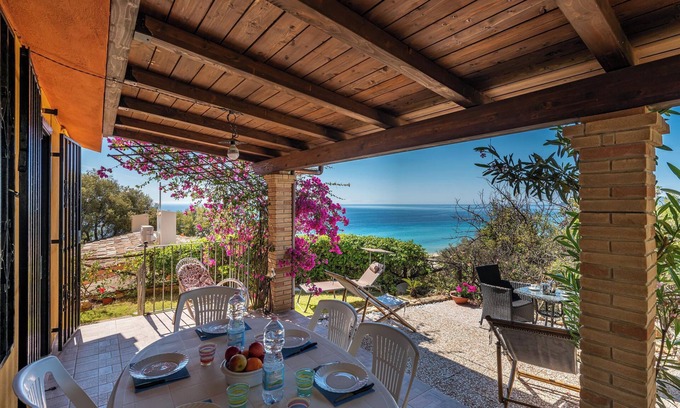 Costa Rei Villa | Casa de vacaciones "Villa Laura" con vistas al mar, jardín, terrazas y Wi-Fi