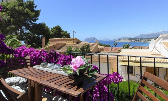 Moraira Casa | Casa de vacaciones "Vista Bahia" con vistas al mar, piscina privada y Wi-Fi