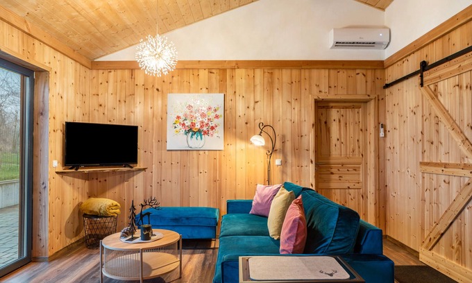 Grebenhain Casa | Casa de vacaciones 'Vogelsberger Zirbenstüberl' con vistas a la montaña, Wi-Fi y aire acondicionado