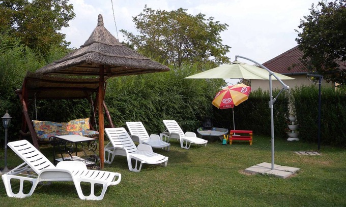 Balatonkeresztur Casa | Casa vacacional con piscina exterior y jardín