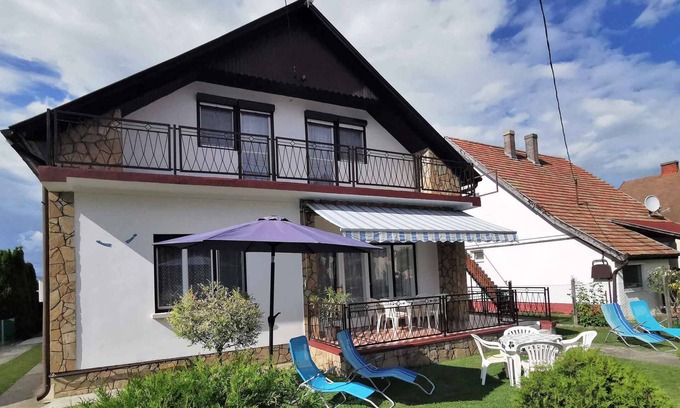 Balatonkeresztur Casa | Casa vacacional con Internet y barbacoa