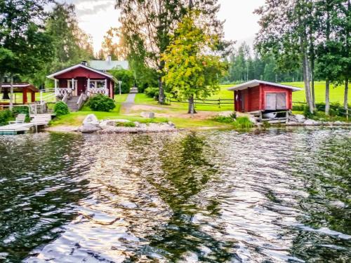 Kuortti Casa | Holiday Home Wanha karminranta by Interhome