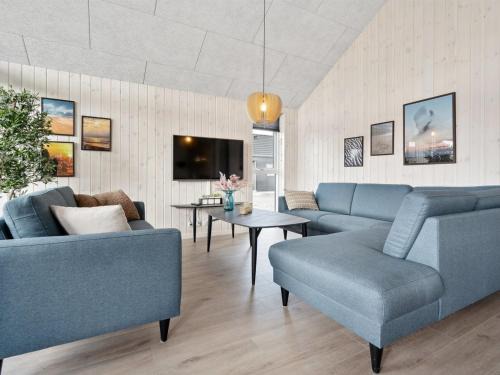 Hasmark Strand Casa | Holiday Home Wari - 400m from the sea by Interhome