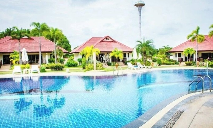 Rayong Cabina | Holiday home with pool, gym and beach access