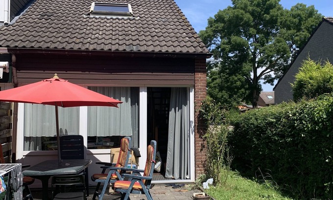 Bruinisse Casa | Holiday home with a garden