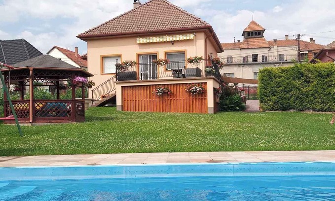 Balatonfuzfo Casa | Casa vacacional con piscina, hidromasaje y aire acondicionado