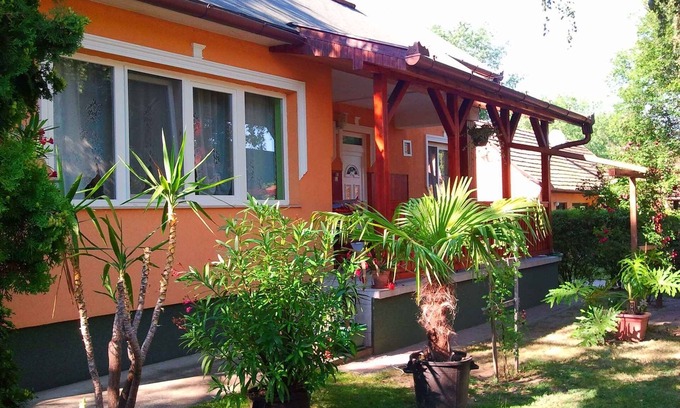 Balatonlelle Casa | Casa vacacional con terraza y barbacoa