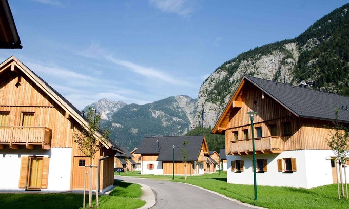 Obertraun Casa | Casa vacacional con piscina cubierta, spa, parque infantil y una sauna privada en el centro de vacaciones