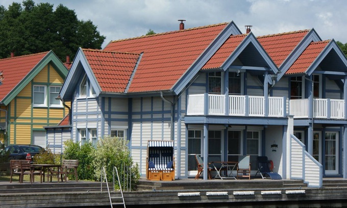Rheinsberg Casa | Casa de vacaciones con su propio remolque en barco en la localidad portuaria de Rheinsberg