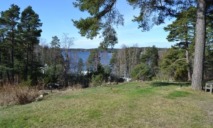 Varmdo Cabaña | Casa de vacaciones con vista al lago, la ubicación central Värmdö. bote de remos