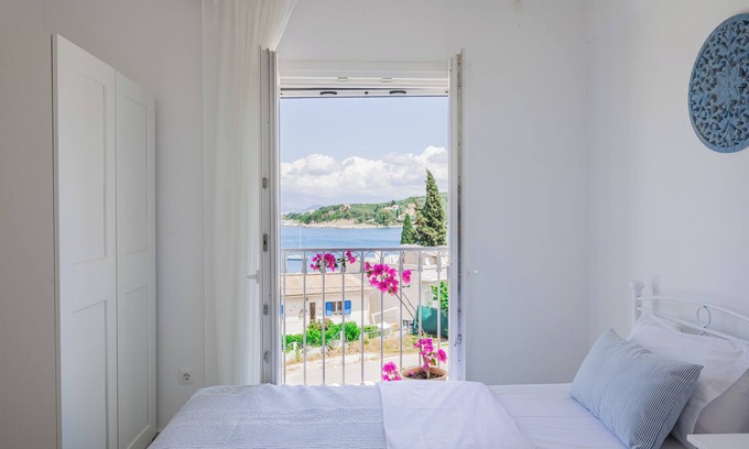 Apraos Casa | Holiday Home with large balcony and stunning Sea Views
