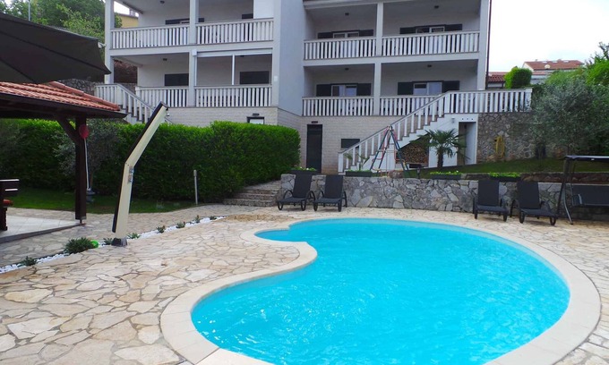 Milcetici Casa | Casa vacacional con piscina a 100 metros de la playa