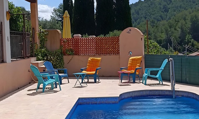 Callas Casa | Holiday Home with Pool, Mountain View, Wi-Fi and Air Conditioning