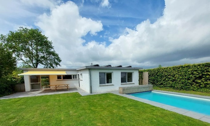 Koekelare Casa | holiday home with private heated swimming pool and outdoor sauna