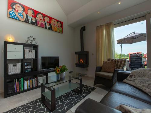 Langweer Casa | holiday home with private terrace, cleaning included
