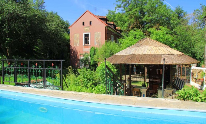 Svinare Casa | Casa vacacional con piscina climatizada con energía solar y pabellón de jardín