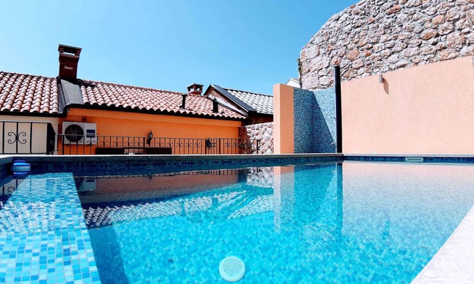 Vinodolska opcina Casa | Casa vacacional con piscina, sauna y aire acondicionado