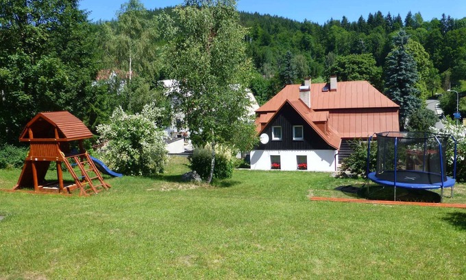 Josefov Dul Casa | Casa vacacional con horno-chimenea en la ladera