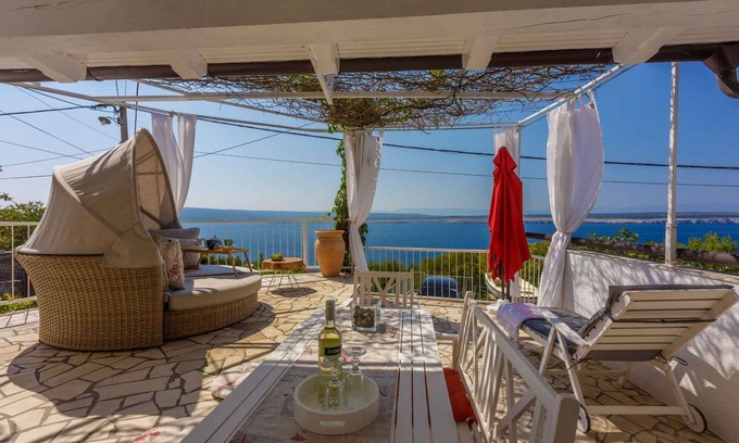 Dramalj Casa | Casa vacacional con aire acondicionado, internet y terraza con vistas al mar