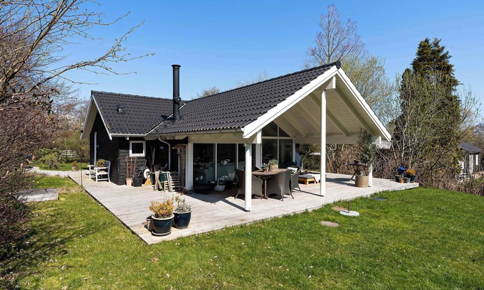 Vejby Casa | Holiday home within walking distance to the water
