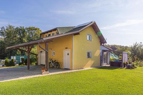 Tisina Apartamento | Holiday Home Zala with Jacuzzi - Happy Rentals