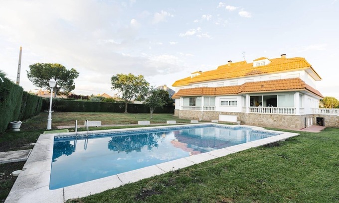 Valdesqui Casa | Holiday house Alpedrete for 1 - 25 persons with 15 bedrooms - Holiday house