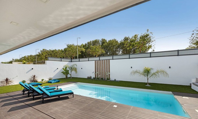 Montes de Alvor Villa | Casa de vacaciones 'Be Glow Villa' con vistas a la montaña, piscina privada y Wi-Fi