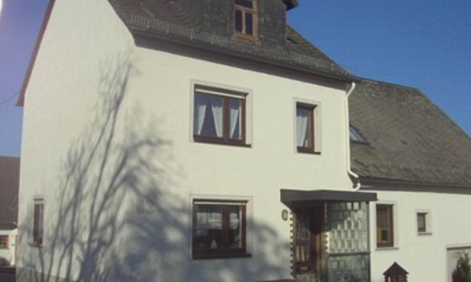 Halsenbach Casa | Holiday house Braun - 5-bed apartment