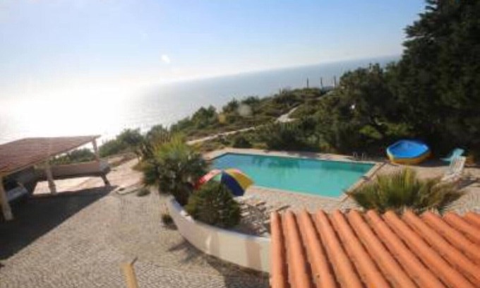 Vale Furado Casa | CASA CERCA DE PAREDES CON PISCINA, BBQ, JARDÍN Y ACCESO DIRECTO A LA PLAYA
