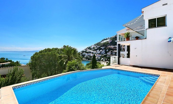 Almadraba-Canyelles Casa | Casa muy espaciosa, con una vista panorámica sobre la cala de Canyelles Petites