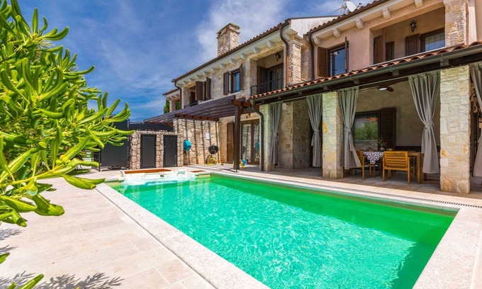 Porat Villa | Casa de vacaciones SEASCAPE II con piscina climatizada cerca del mar