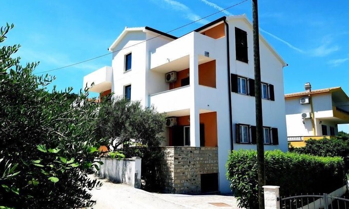 Slatine Casa | Casa de vacaciones Slatine para 1 - 20 personas con 5 dormitorios - Apartamento en casa unifamiliar