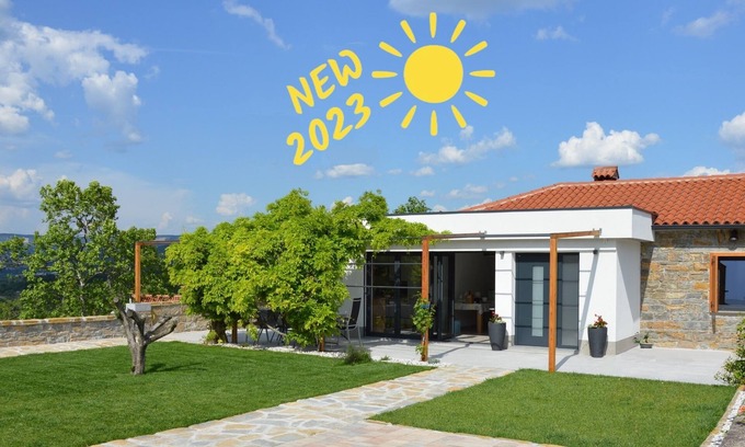Spodnje Skofije Casa | Holiday house, Slovenian coast, large terrace with a pergola, parking, sea, BBQ
