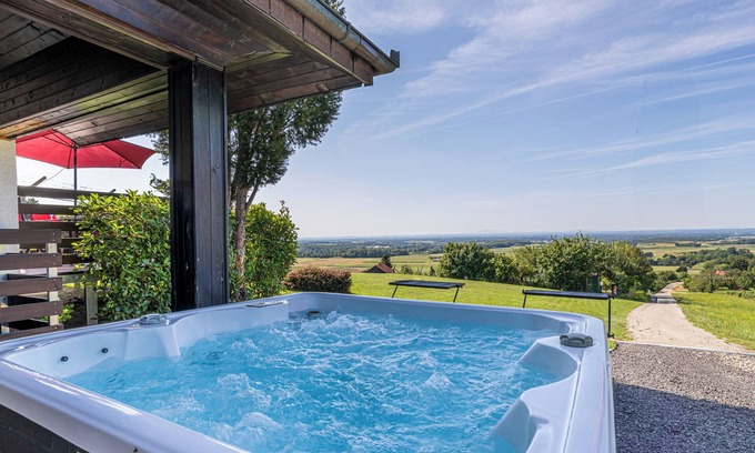 Tisina Casa | Holiday house VilAna with Jacuzzi, Puconci, Slovenia