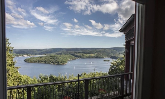 Nideggen Casa | Casa de vacaciones "Waldhaus Anne" en Niedeggen - con vistas al Rursee