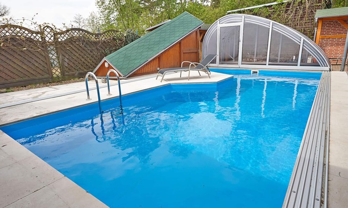 Angern Casa | Casa de vacaciones con piscina y sauna en medio del bosque en el carril bici Elba