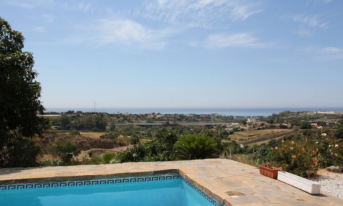 Estepona Casa | Casa de vacaciones con piscina privada y fantásticas vistas al mar.