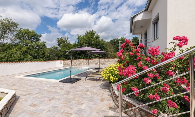 Vinodolska opcina Casa | Casa vacacional con piscina privada, solárium y cenador.