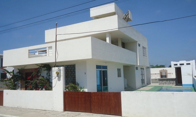 Ballenita Casa | Gran casa vacacional con Piscina frente al mar