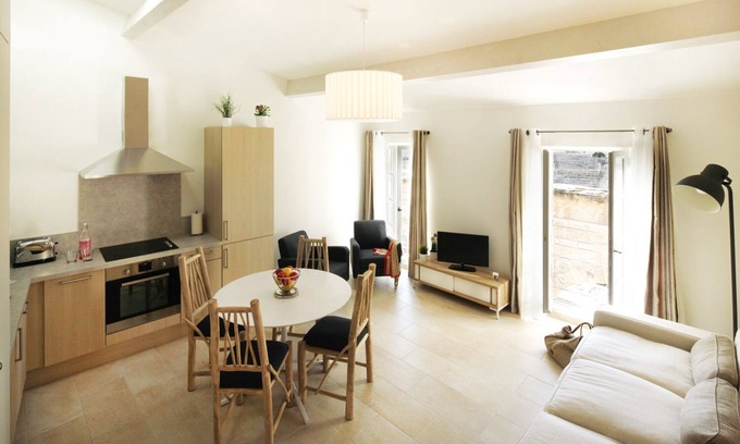 Arles City Centre Apartamento | Apartamento con vistas al Teatro Romano 2