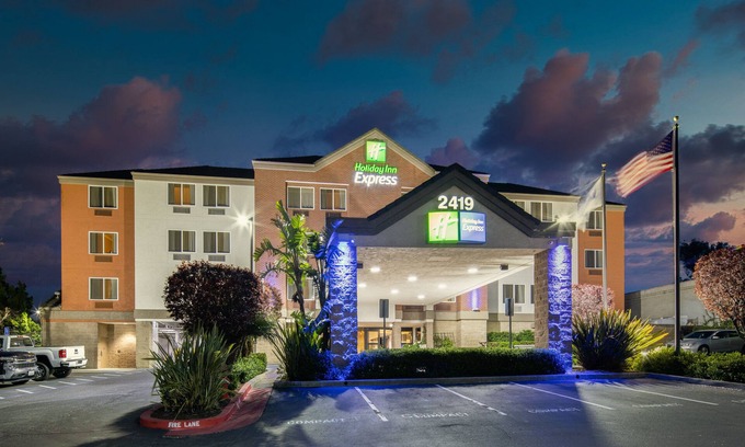 Castro Valley Hotel | Holiday Inn Express Castro Valley - East Bay by IHG