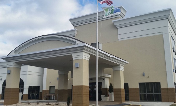 Edgewood Hotel | Holiday Inn Express Edgewood-Aberdeen-Bel Air by IHG